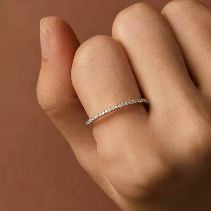Exquisite Moissanite Engagement Ring – 925 Sterling Silver